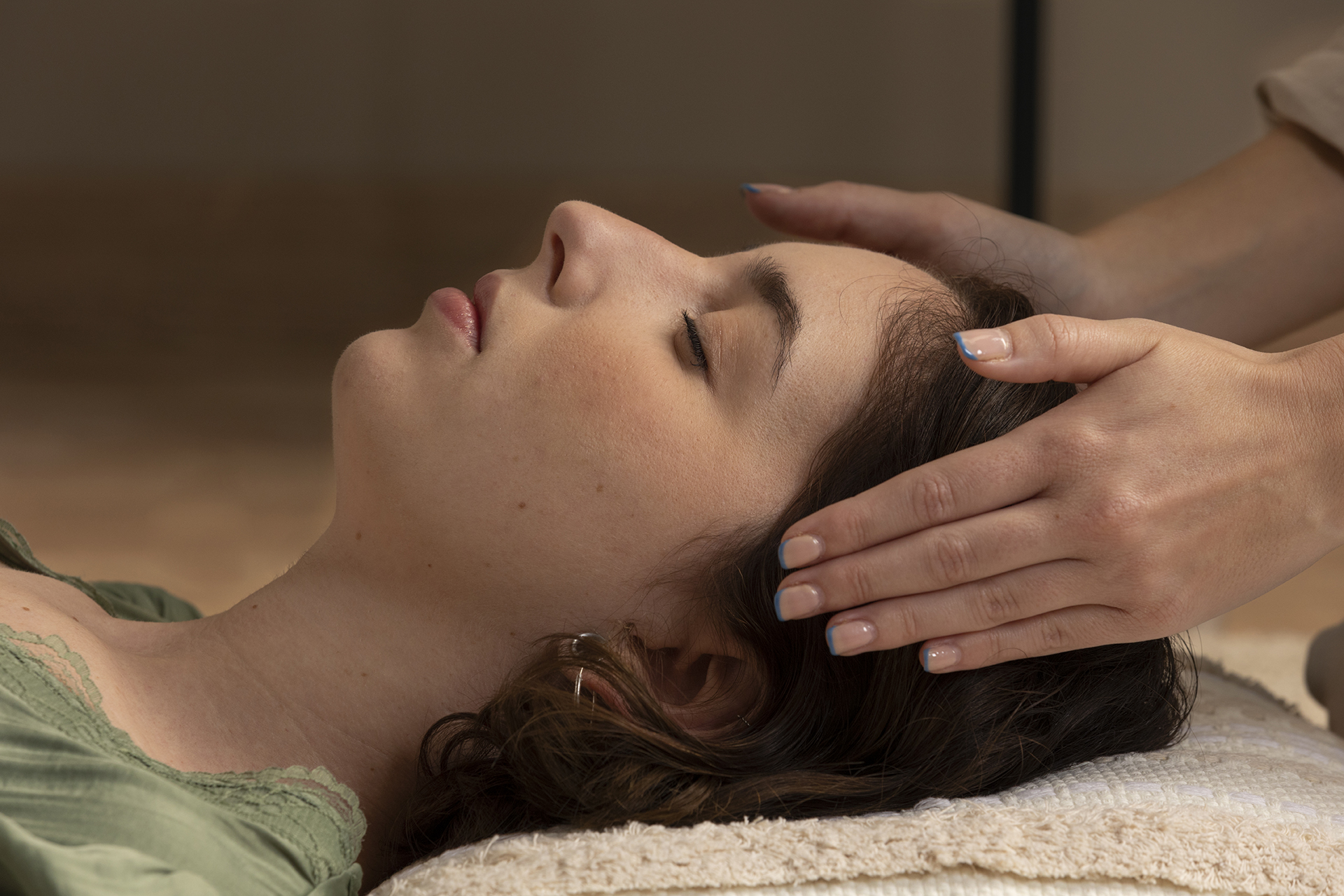 massage énergétique spirituel,massage sans nom,éveil de la kundalini,énergie vitale,éveil spirituel par le corps,soin énergétique profond,libération énergétique,connexion à la source,massage vibratoire,unité corps-esprit,souffle sacré,expérience énergétique intense,massage transformationnel,chemin spirituel,travail énergétique profond,rite énergétique,shaktipat,expérience mystique par le toucher